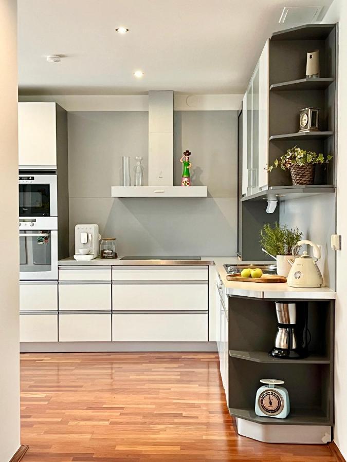 Luxury Penthouse Apartment Прага Экстерьер фото