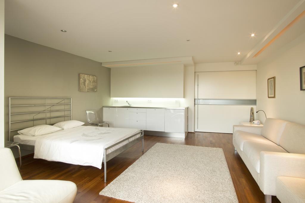 Luxury Penthouse Apartment Прага Экстерьер фото